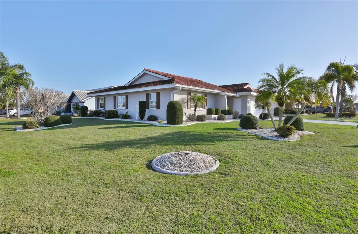 Property Slideshow image 1 of 37 | 1809 granville ln, Sun City Center, FL, 33573