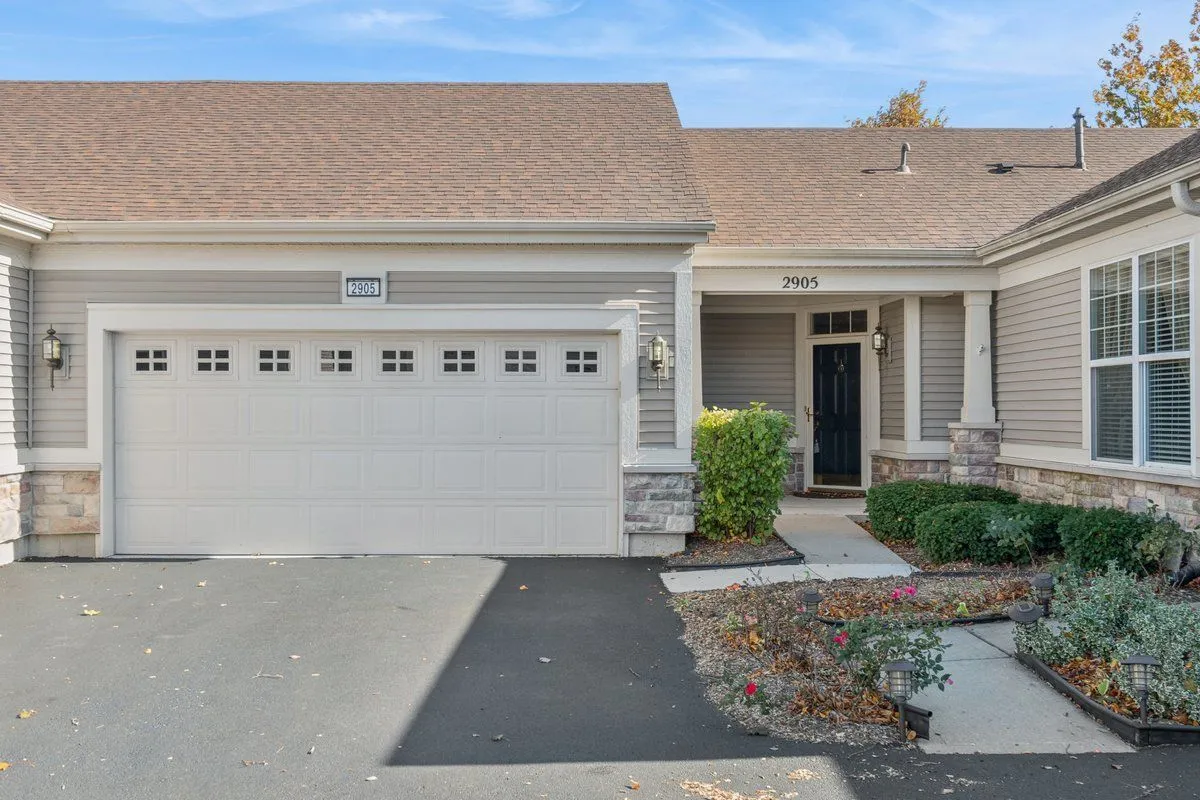 Property Slideshow image 1 of 45 | 2905 normandy cir, Naperville, IL, 60564
