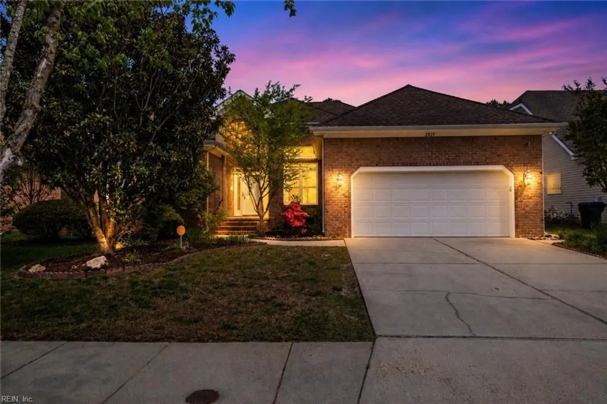 Property Slideshow image 1 of 32 | 2828 einstein dr, Virginia Beach, VA, 23456