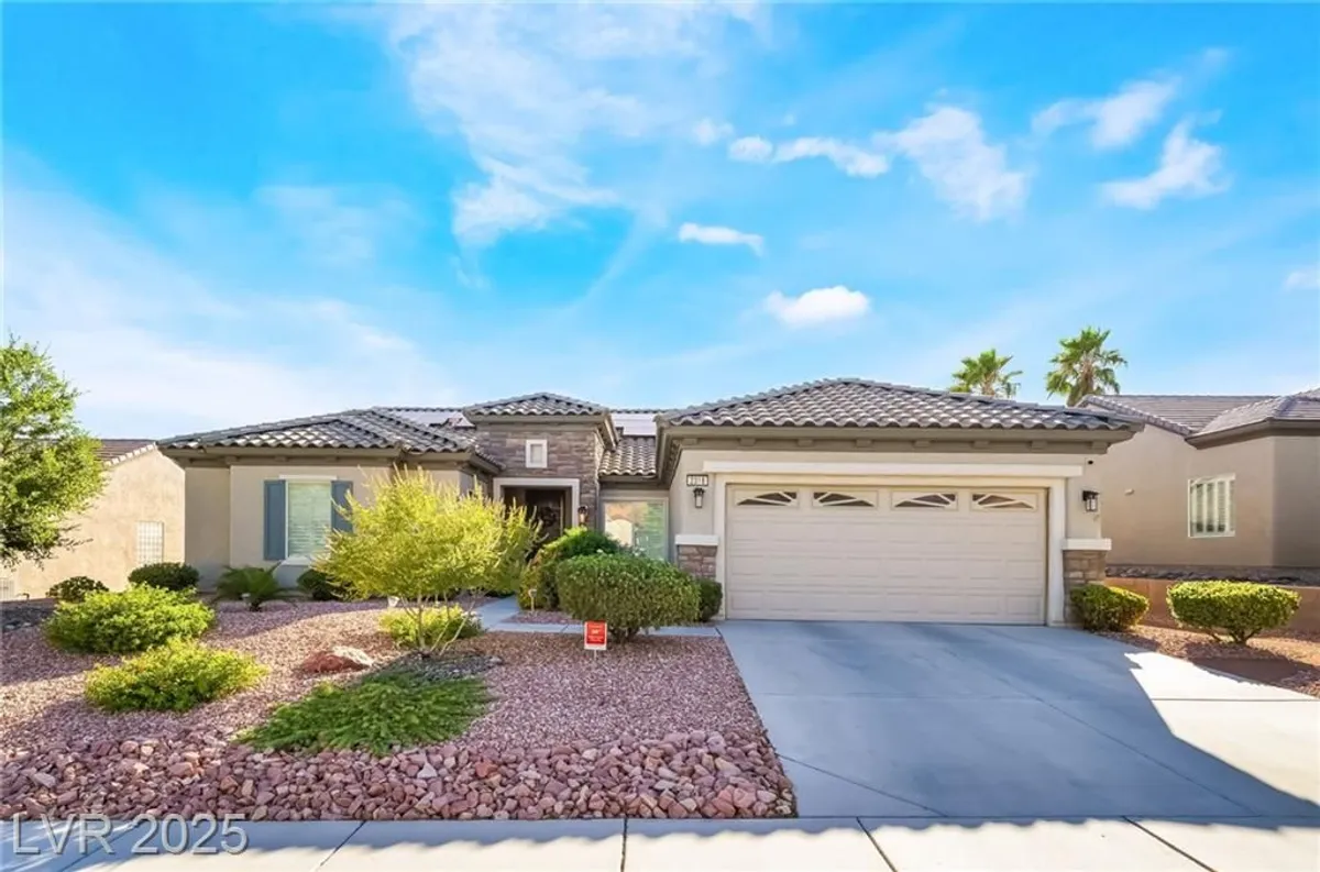 Property Slideshow image 1 of 40 | 2318 black river falls dr, Henderson, NV, 89044