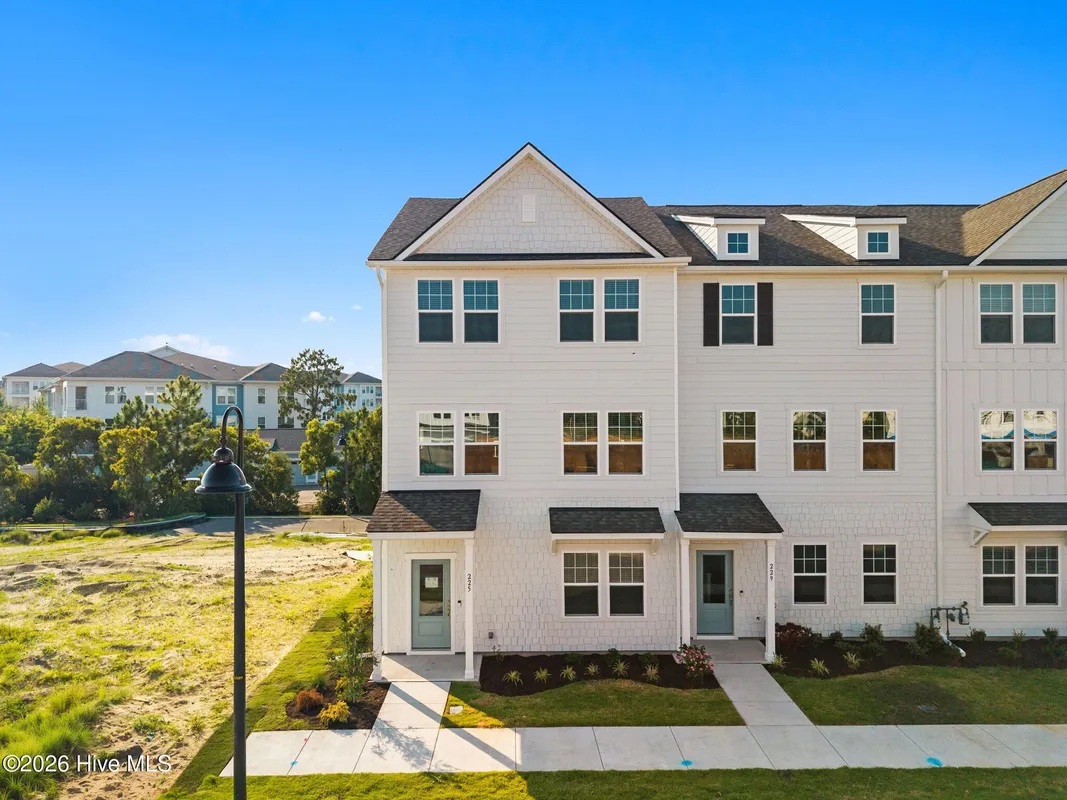 Property Slideshow image 1 of 55 | 225 pelican flight loop, Wilmington, NC, 28412