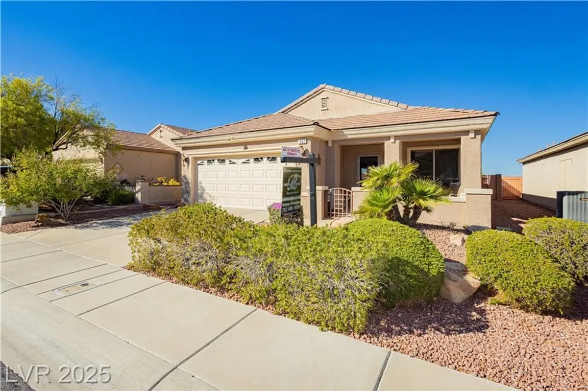 Property Slideshow image 1 of 26 | 1802 cypress bay ave, Henderson, NV, 89012