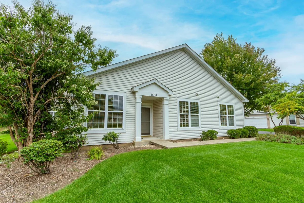 Property Slideshow image 1 of 28 | 1508 w ludington cir, Romeoville, IL, 60446