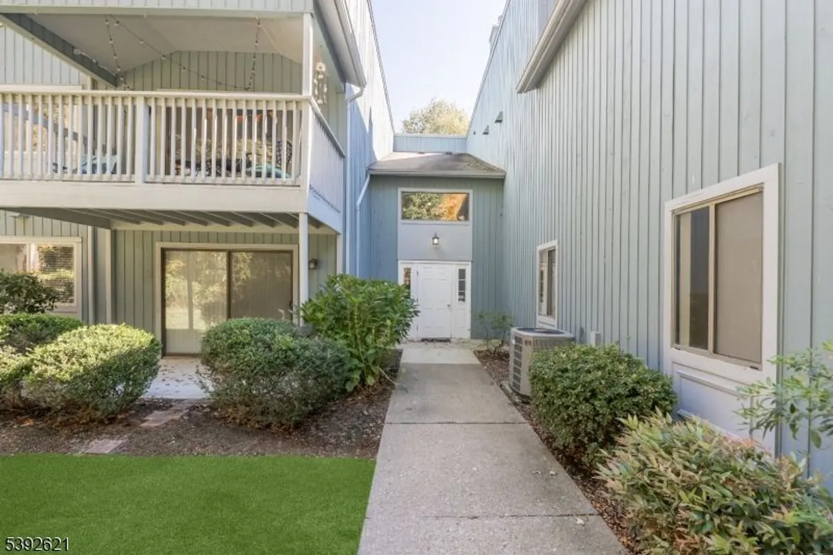 Property Slideshow image 1 of 39 | 31 drake way, Roxbury Twp, NJ, 07836
