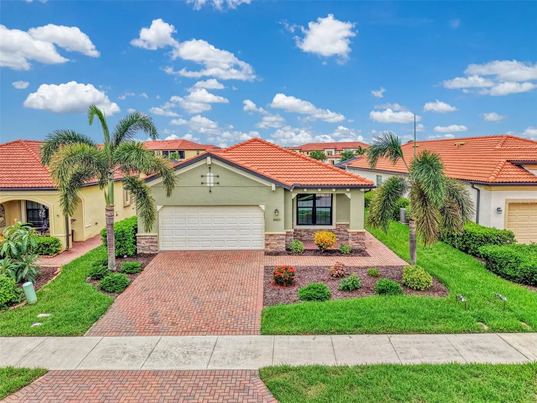 Property Slideshow image 1 of 100 | 10065 cozy grove dr, Venice, FL, 34293