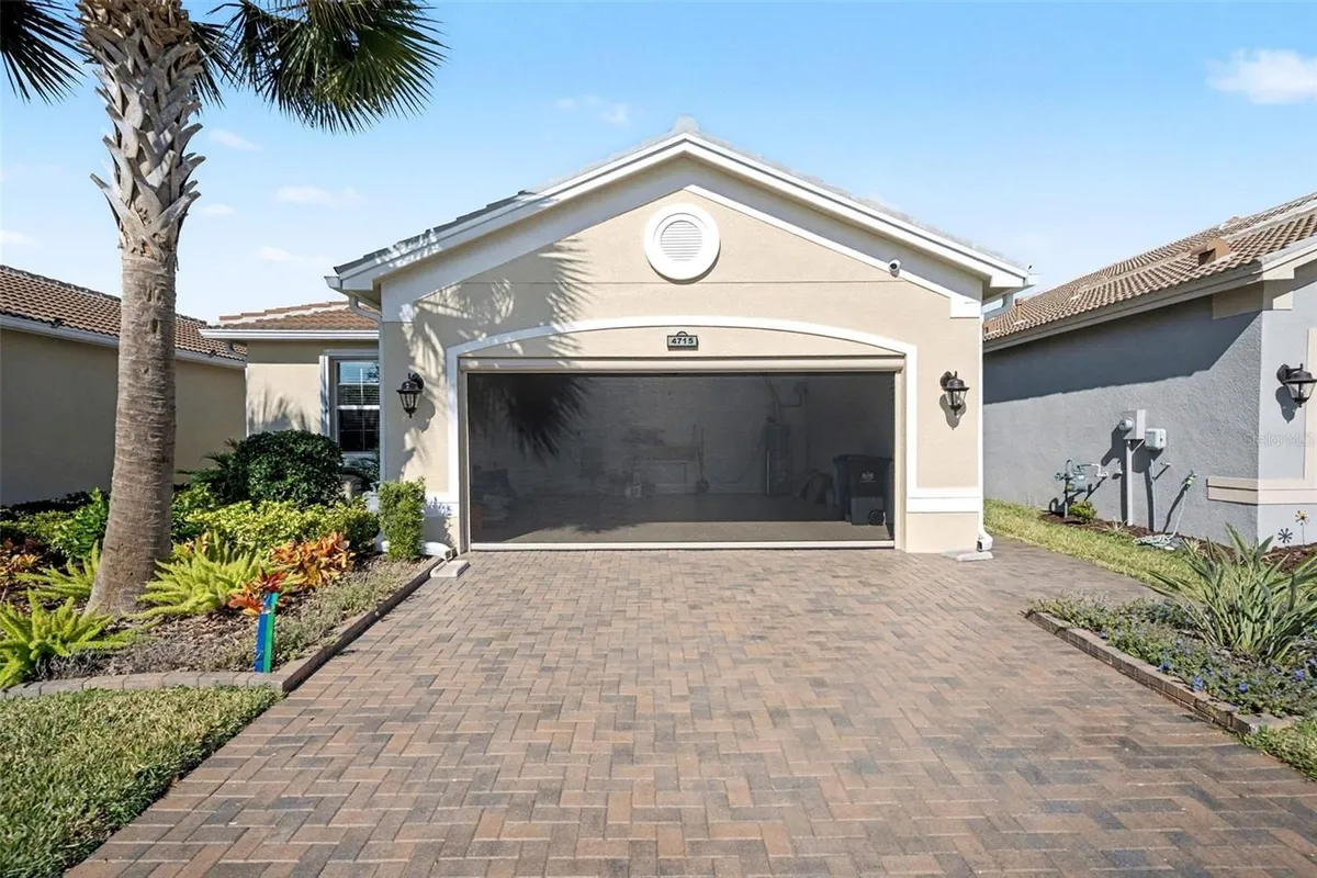 Property Slideshow image 1 of 42 | 4715 avila lakes dr, Wimauma, FL, 33598