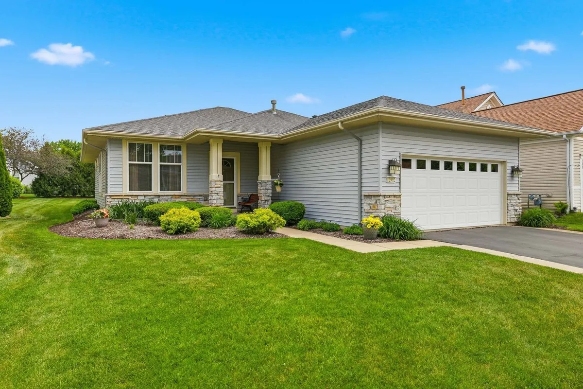 Property Slideshow image 1 of 18 | 12992 applewood dr, Huntley, IL, 60142