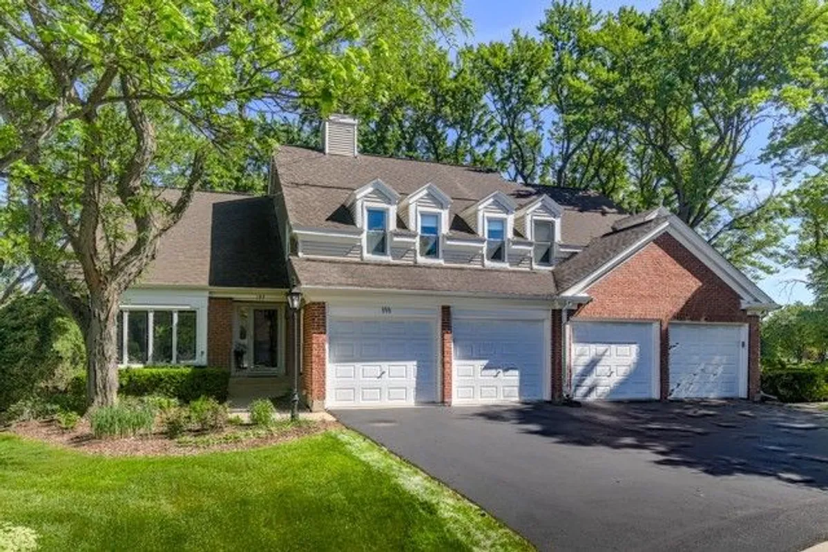 Property Slideshow image 1 of 36 | 193 country club dr, Prospect Heights, IL, 60070
