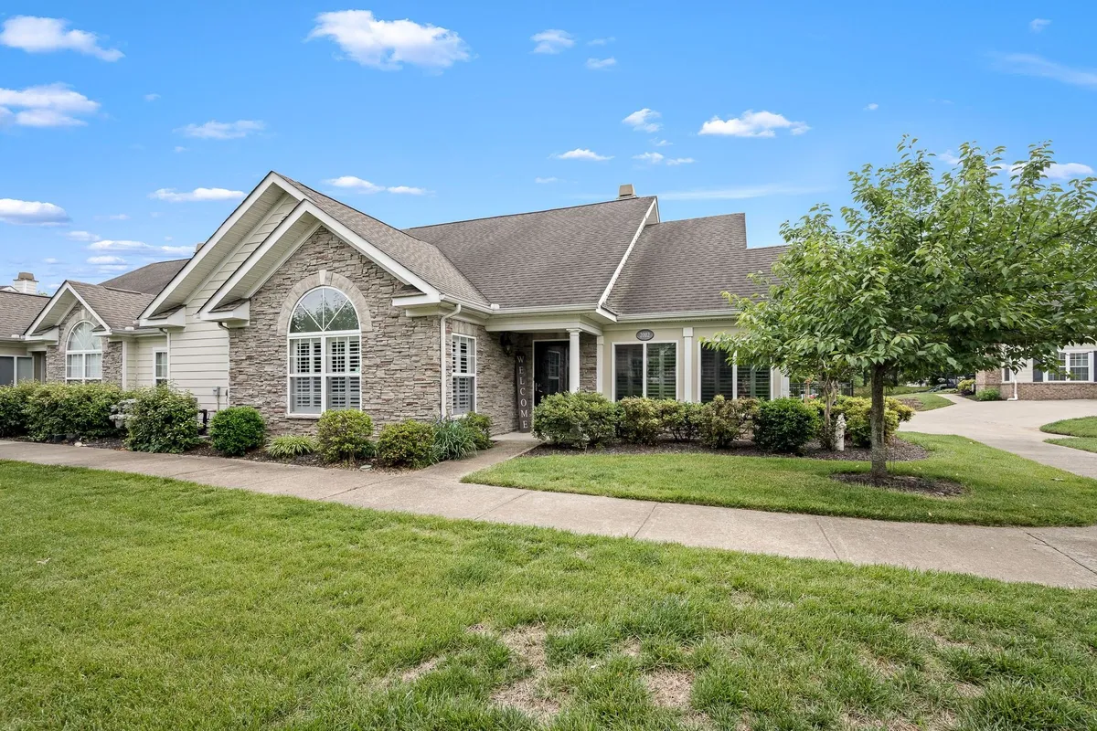 Property Slideshow image 1 of 32 | 825 s browns ln 2002, Gallatin, TN, 37066