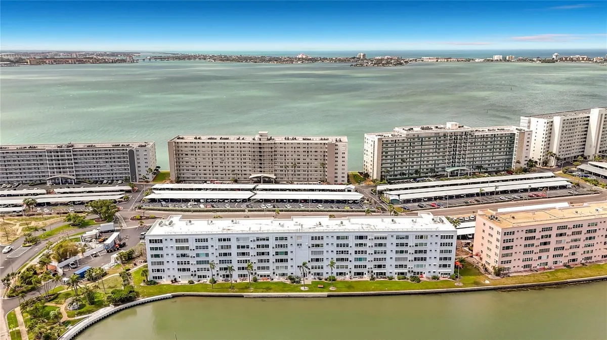 Property Slideshow image 1 of 49 | 5925 shore blvd 611, Gulfport, FL, 33707