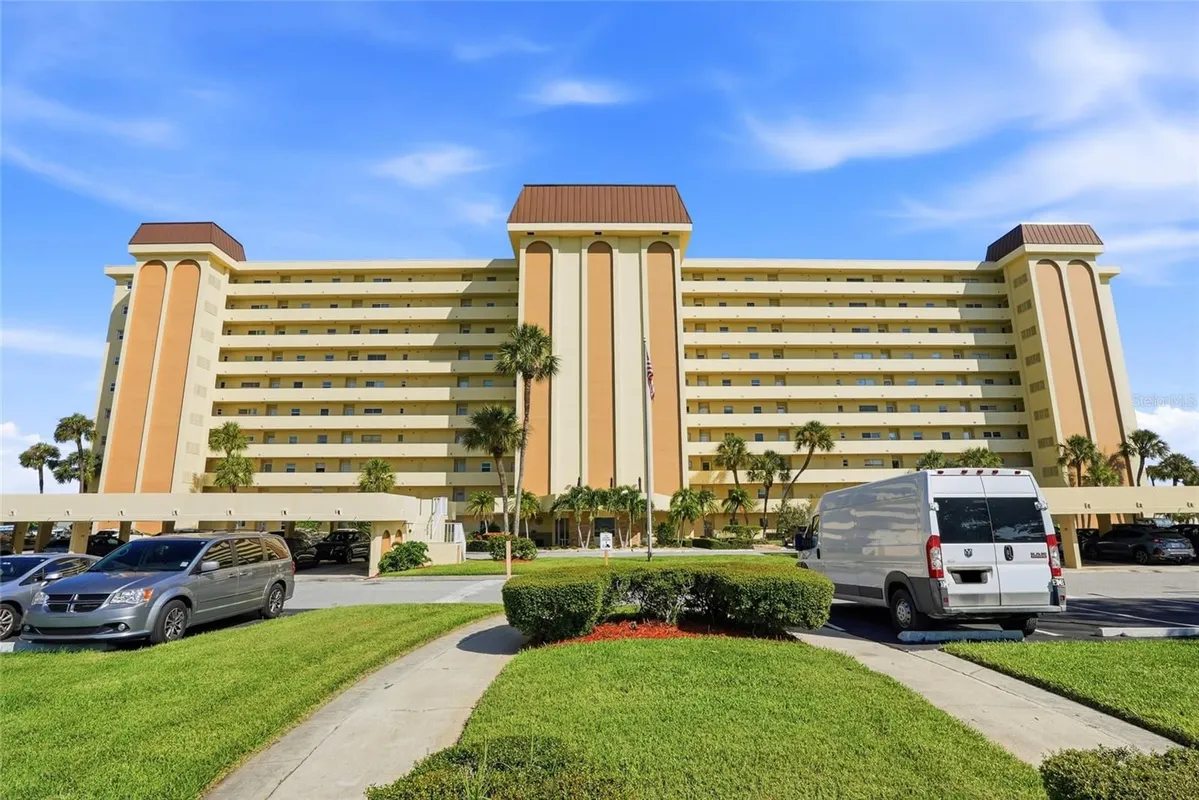 Property Slideshow image 1 of 44 | 4725 cove cir 306, St Petersburg, FL, 33708