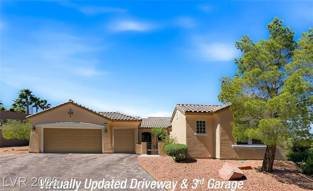 Property Slideshow image 1 of 52 | 2001 tulip grove ct, Henderson, NV, 89052
