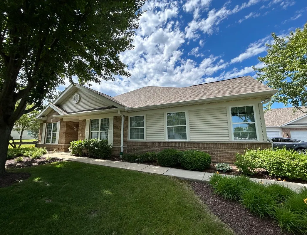 Property Slideshow image 1 of 24 | 21561 wolf lake ct, Crest Hill, IL, 60403
