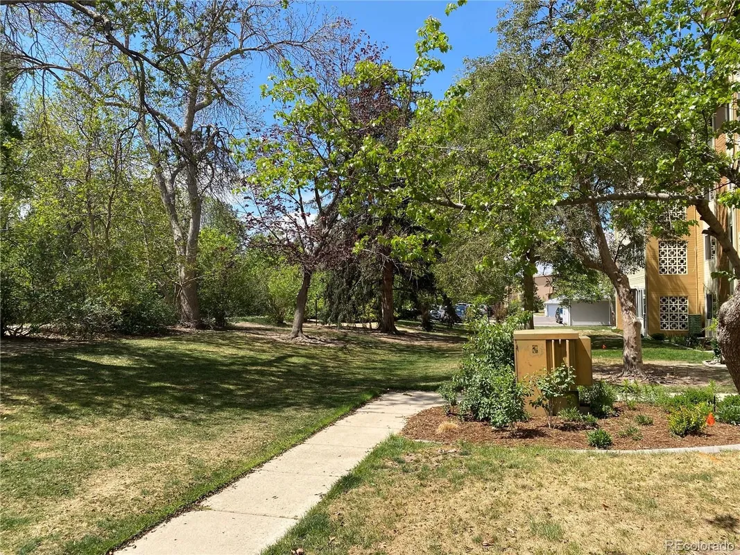 Property Slideshow image 1 of 37 | 795 s alton way 8c, Denver, CO, 80247