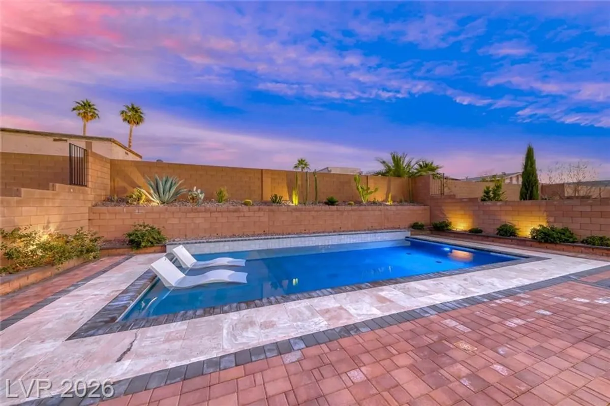 Property Slideshow image 1 of 42 | 633 timberfalls ln, Henderson, NV, 89015
