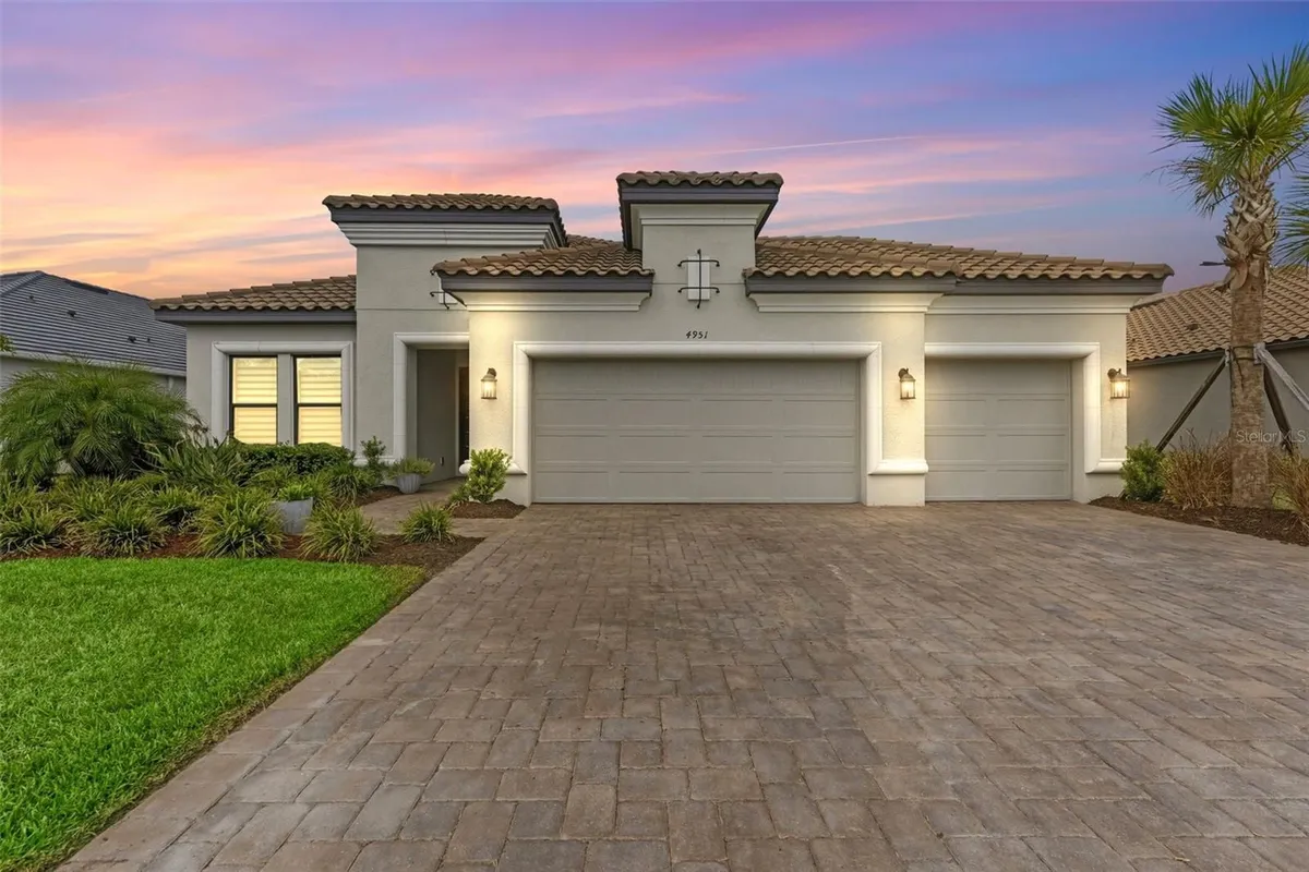 Property Slideshow image 1 of 43 | 4951 freccia loop, Wesley Chapel, FL, 33543