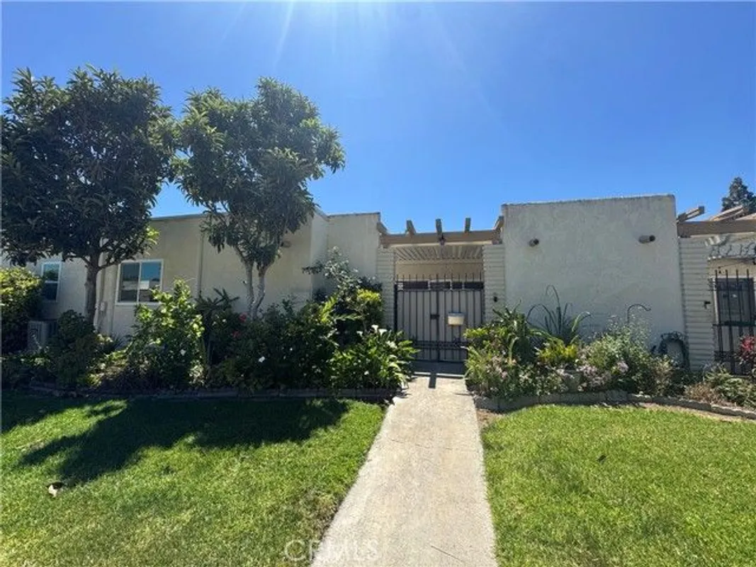 Property Slideshow image 1 of 12 | 2252 via puerta b, Laguna Woods, CA, 92637