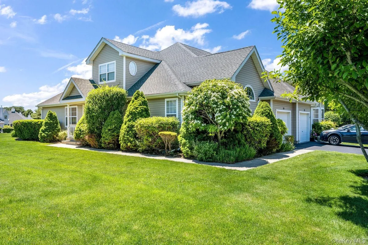Property Slideshow image 1 of 15 | 174 adele ct, Riverhead, NY, 11901