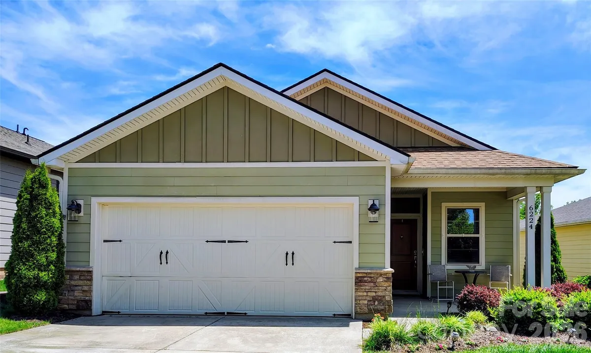 Property Slideshow image 1 of 43 | 6224 raven rock dr, Denver, NC, 28037