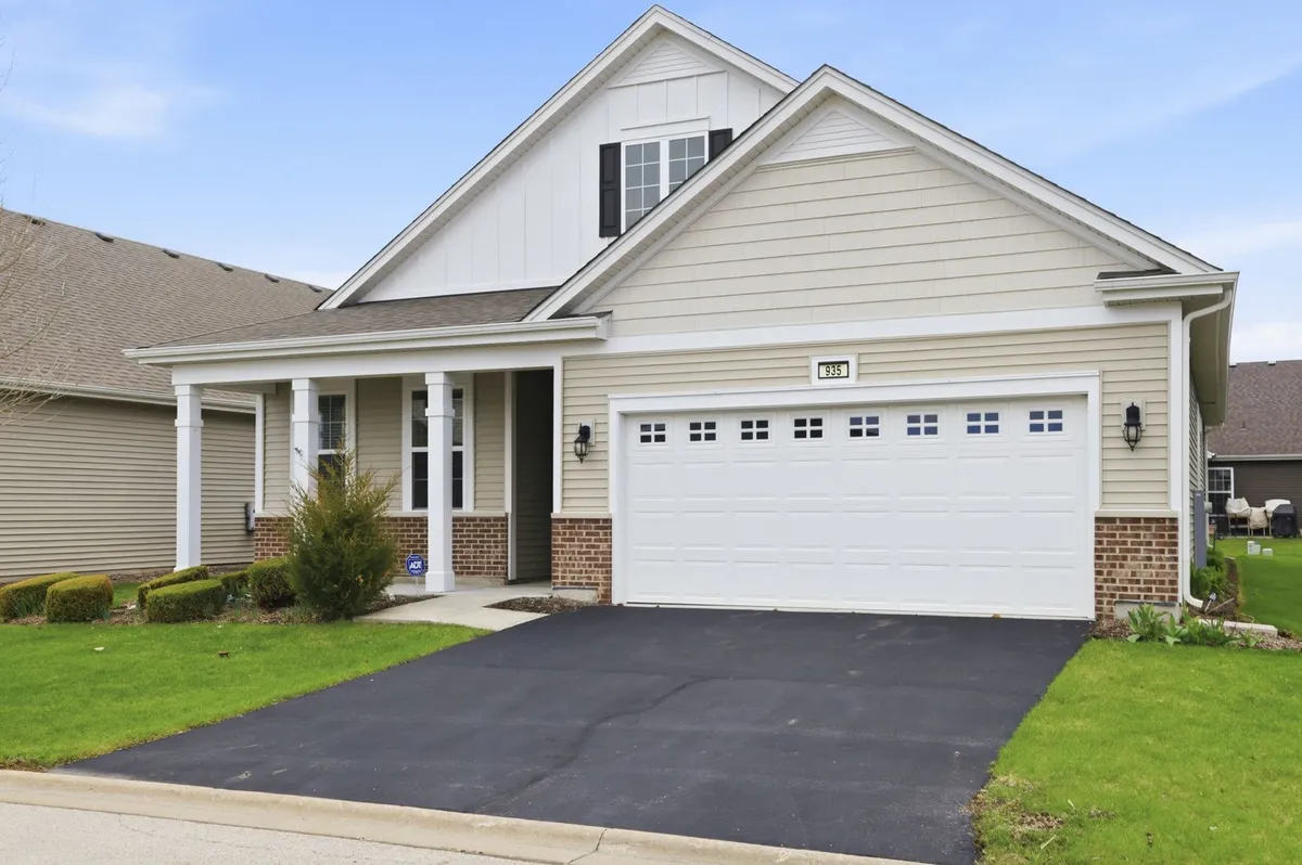 Property Slideshow image 1 of 23 | 935 carolina ct, Pingree Grove, IL, 60140