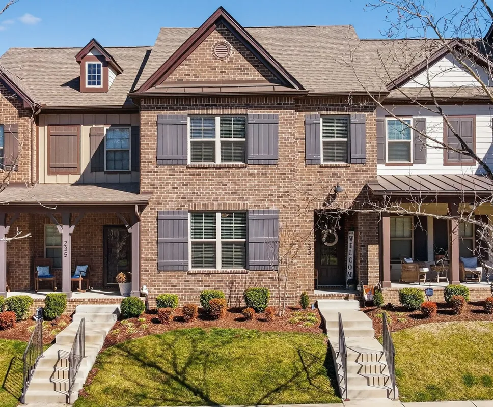 Property Slideshow image 1 of 35 | 233 claremont ct, Gallatin, TN, 37066