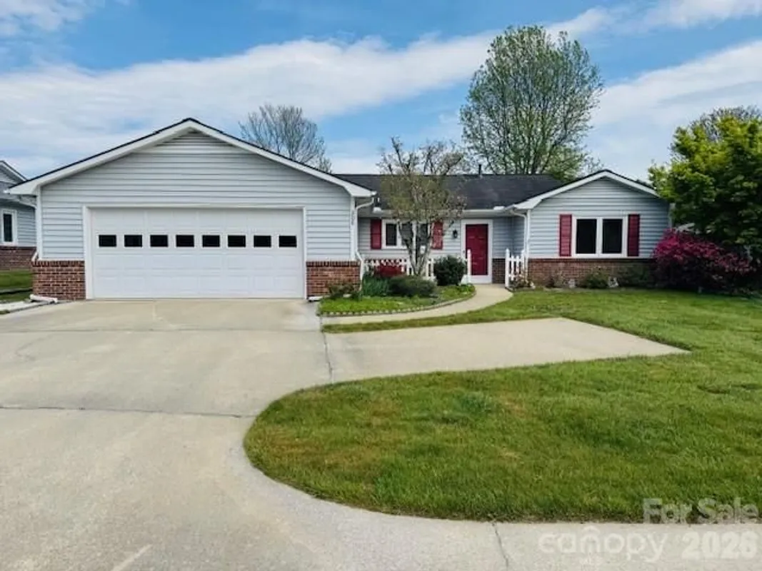 Property Slideshow image 1 of 32 | 208 dartcrest dr, Hendersonville, NC, 28792