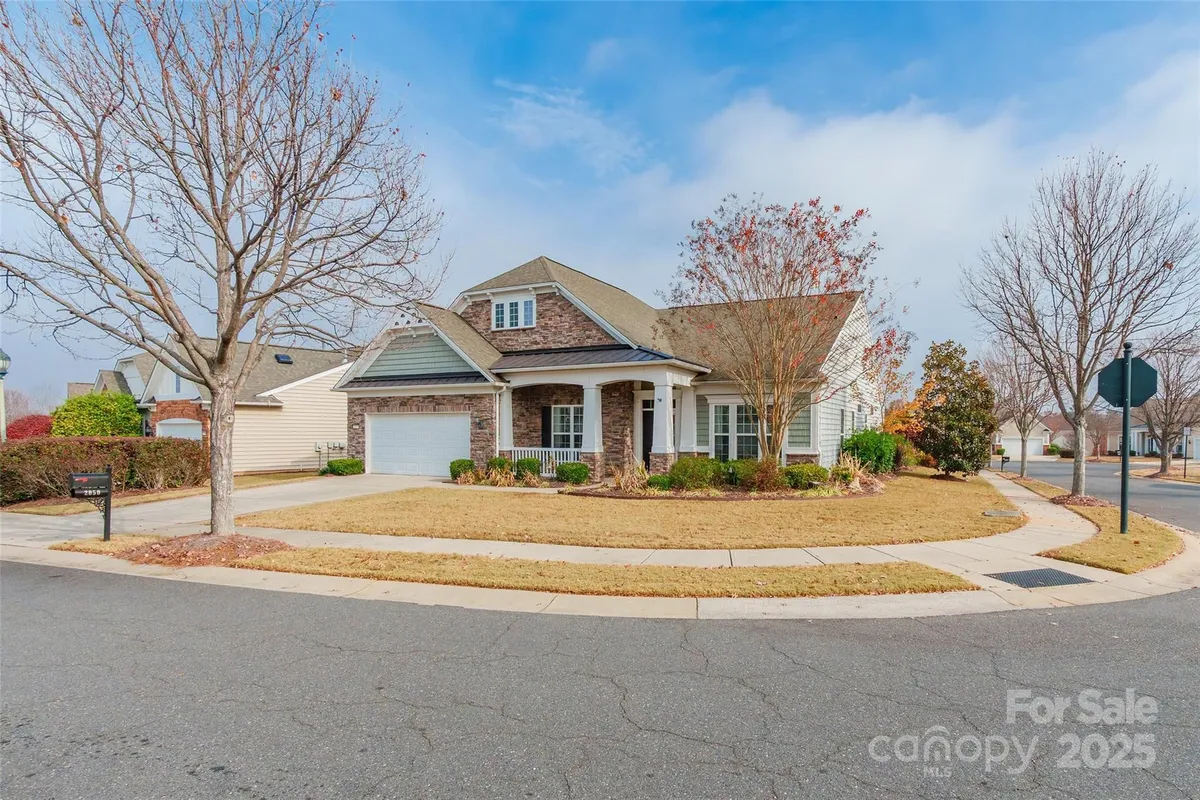 Property Slideshow image 1 of 42 | 2050 yellowstone dr, Fort Mill, SC, 29707