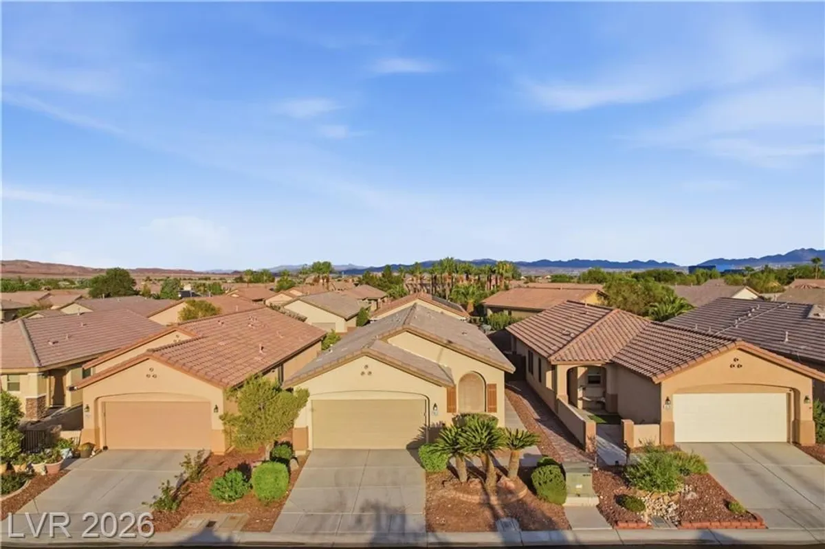 Property Slideshow image 1 of 34 | 3872 paint ct, Las Vegas, NV, 89122