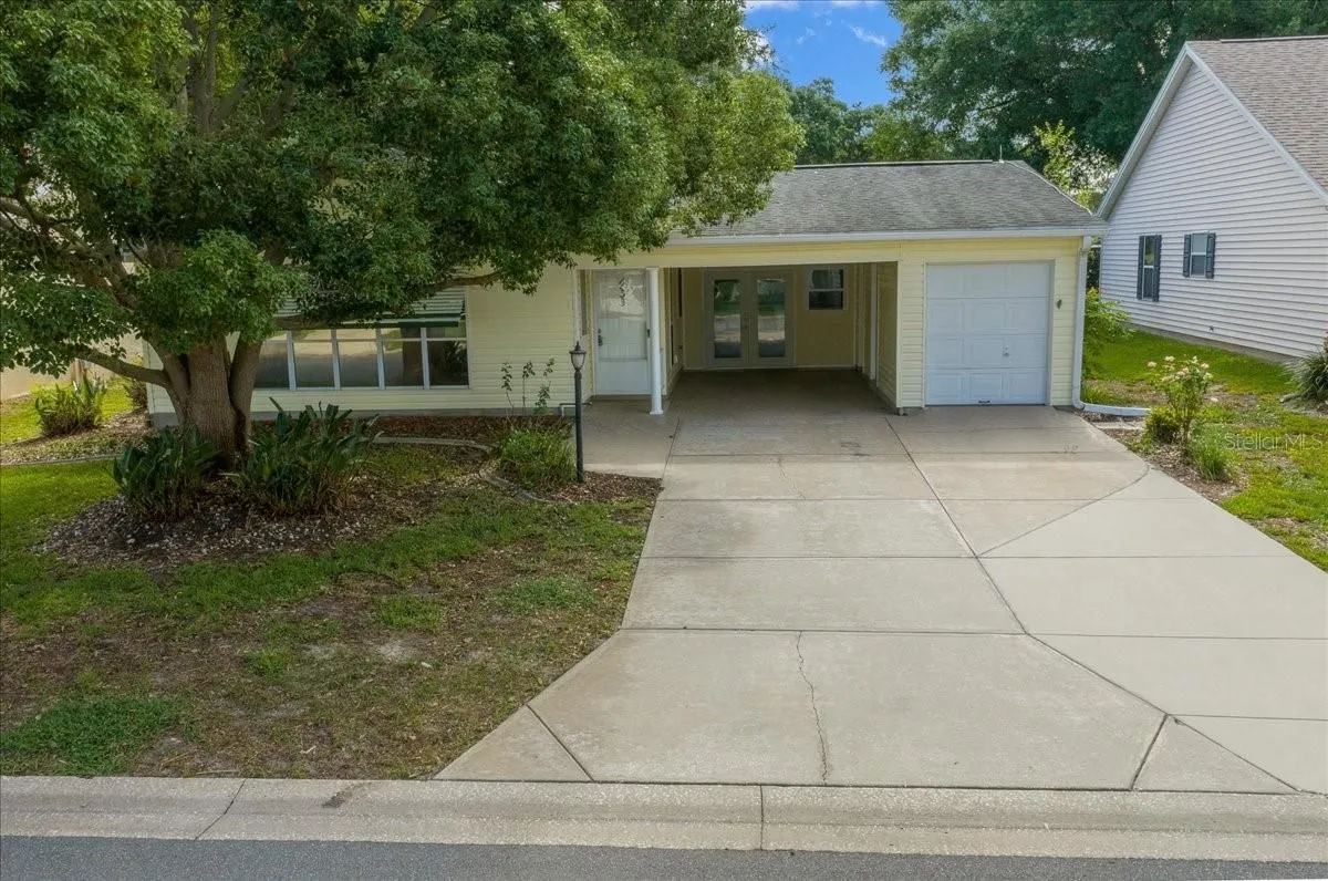 Property Slideshow image 1 of 65 | 1133 del toro dr, Lady Lake, FL, 32159