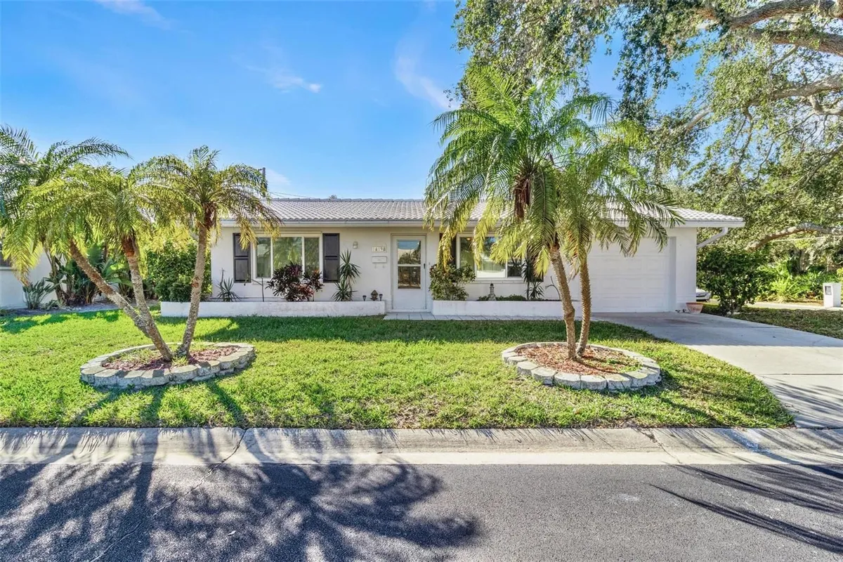 Property Slideshow image 1 of 33 | 14198 89th ave, Seminole, FL, 33776