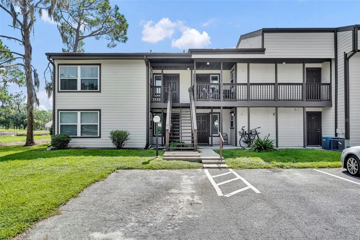 Property Slideshow image 1 of 43 | 19201 sandalwood dr # 19201, Wildwood, FL, 34785