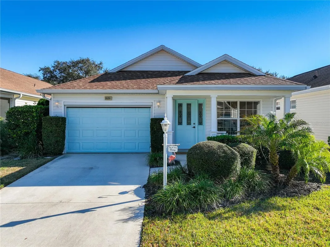 Property Slideshow image 1 of 49 | 25251 cranes roost cir, Leesburg, FL, 34748