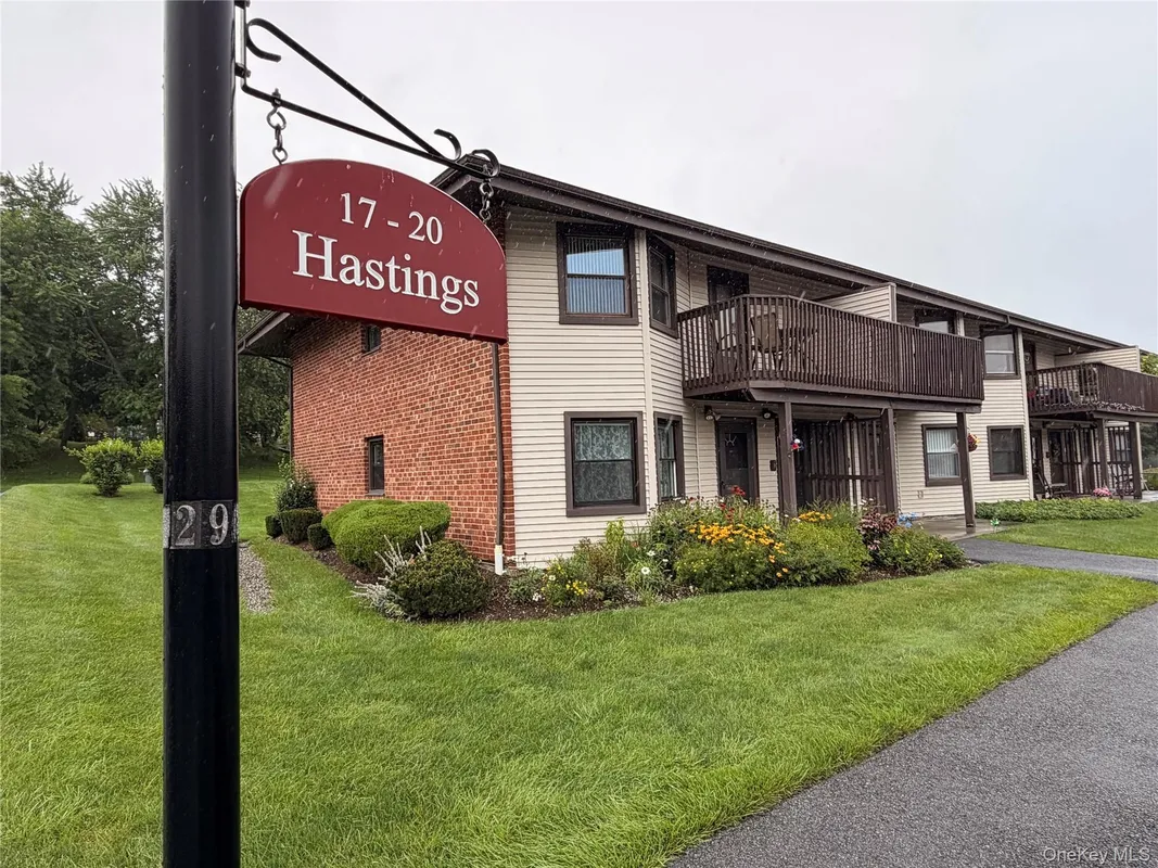 Property Slideshow image 1 of 33 | 20 hastings ct a, Yorktown, NY, 10598