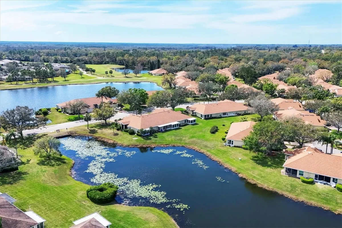 Property Slideshow image 1 of 48 | 2020 nantucket dr, Sun City Center, FL, 33573