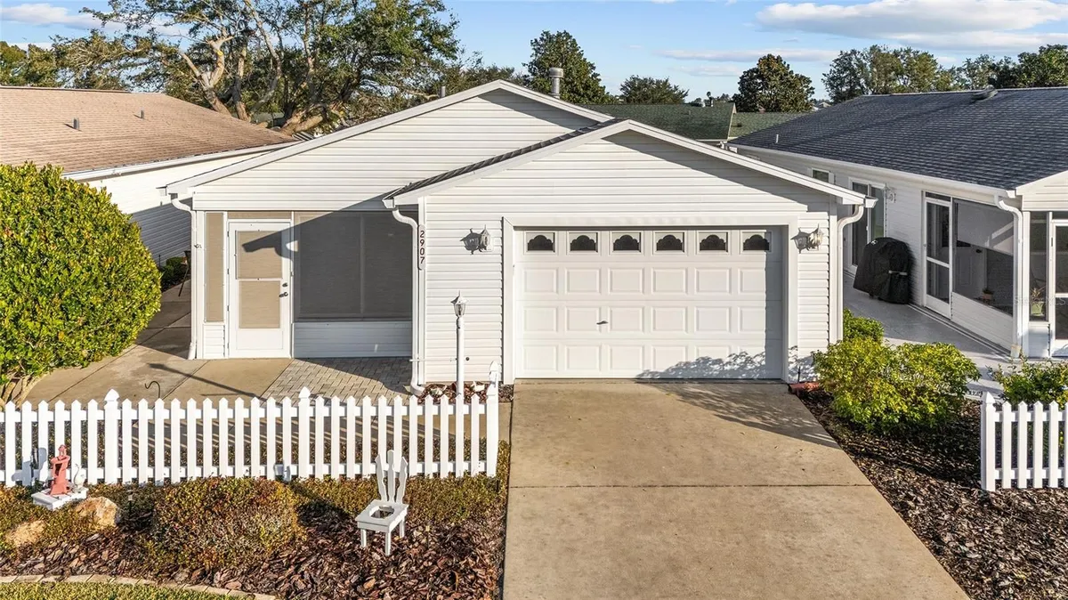 Property Slideshow image 1 of 36 | 2907 barboza dr, The Villages, FL, 32162