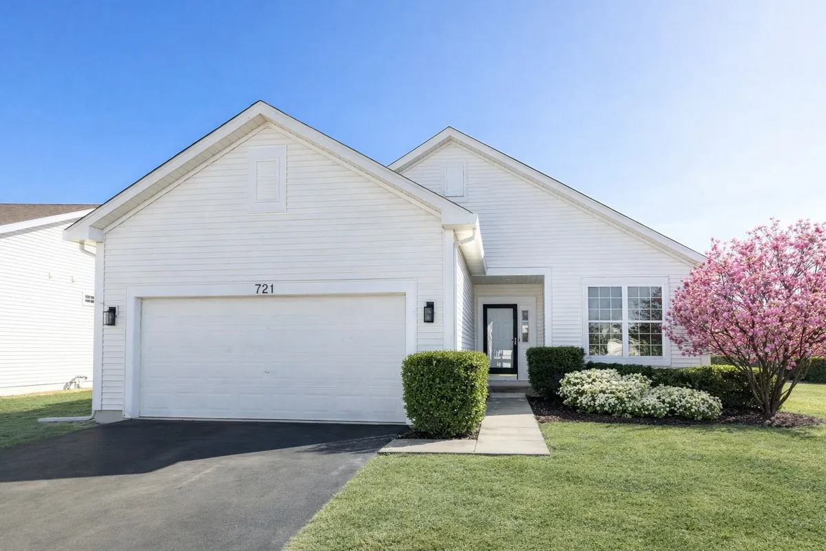 Property Slideshow image 1 of 51 | 721 s wellston ln, Romeoville, IL, 60446