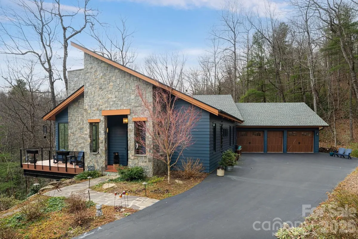 Property Slideshow image 1 of 48 | 208 glenroy ct, Flat Rock, NC, 28731