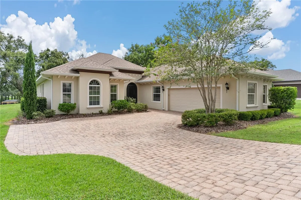 Property Slideshow image 1 of 48 | 5312 meadow hill loop, Lady Lake, FL, 32159