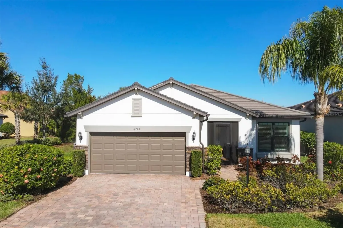 Property Slideshow image 1 of 68 | 6713 chester trl, Lakewood Ranch, FL, 34202