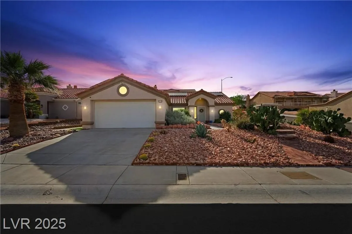 Property Slideshow image 1 of 52 | 2725 byron dr, Las Vegas, NV, 89134