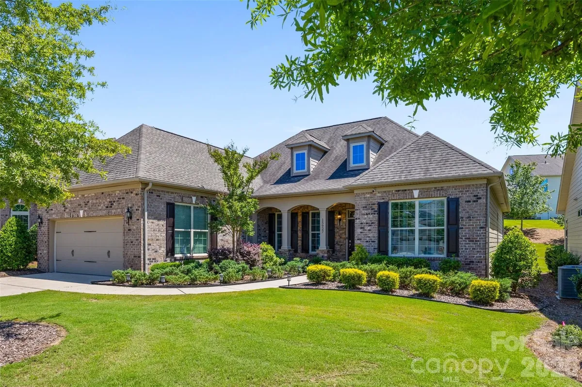 Property Slideshow image 1 of 47 | 15927 vale ridge dr, Charlotte, NC, 28278