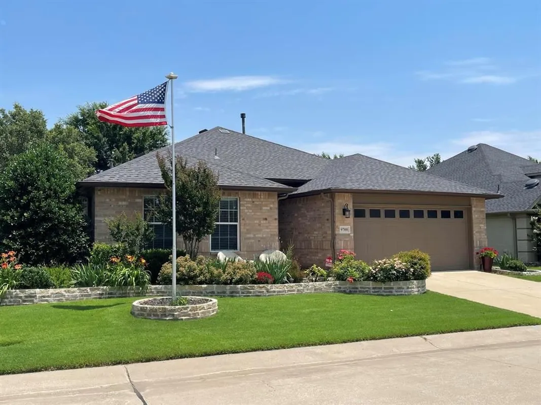 Property Slideshow image 1 of 22 | 9700 applewood trl, Denton, TX, 76207