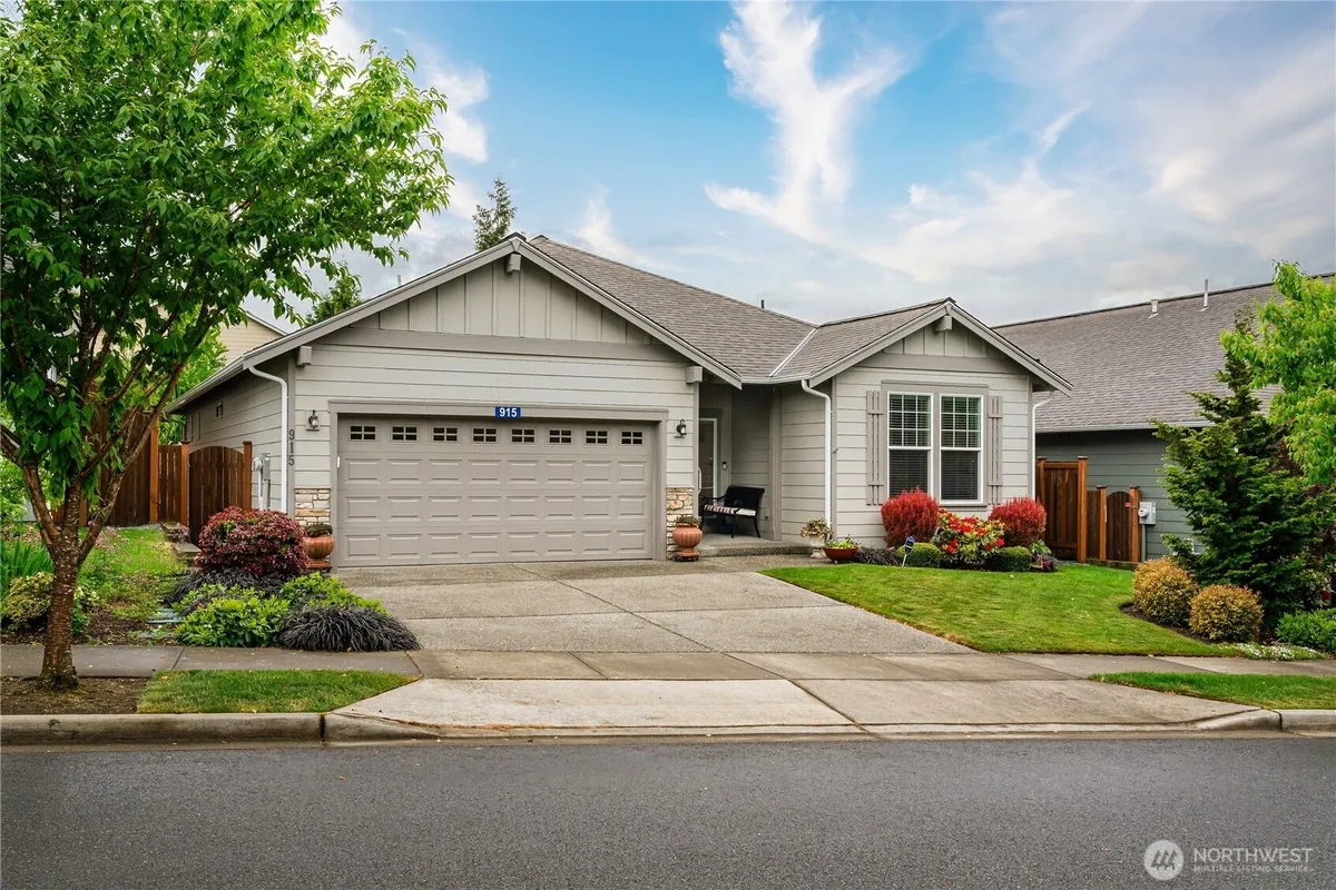 Property Slideshow image 1 of 26 | 915 alphine view dr, Mount Vernon, WA, 98274