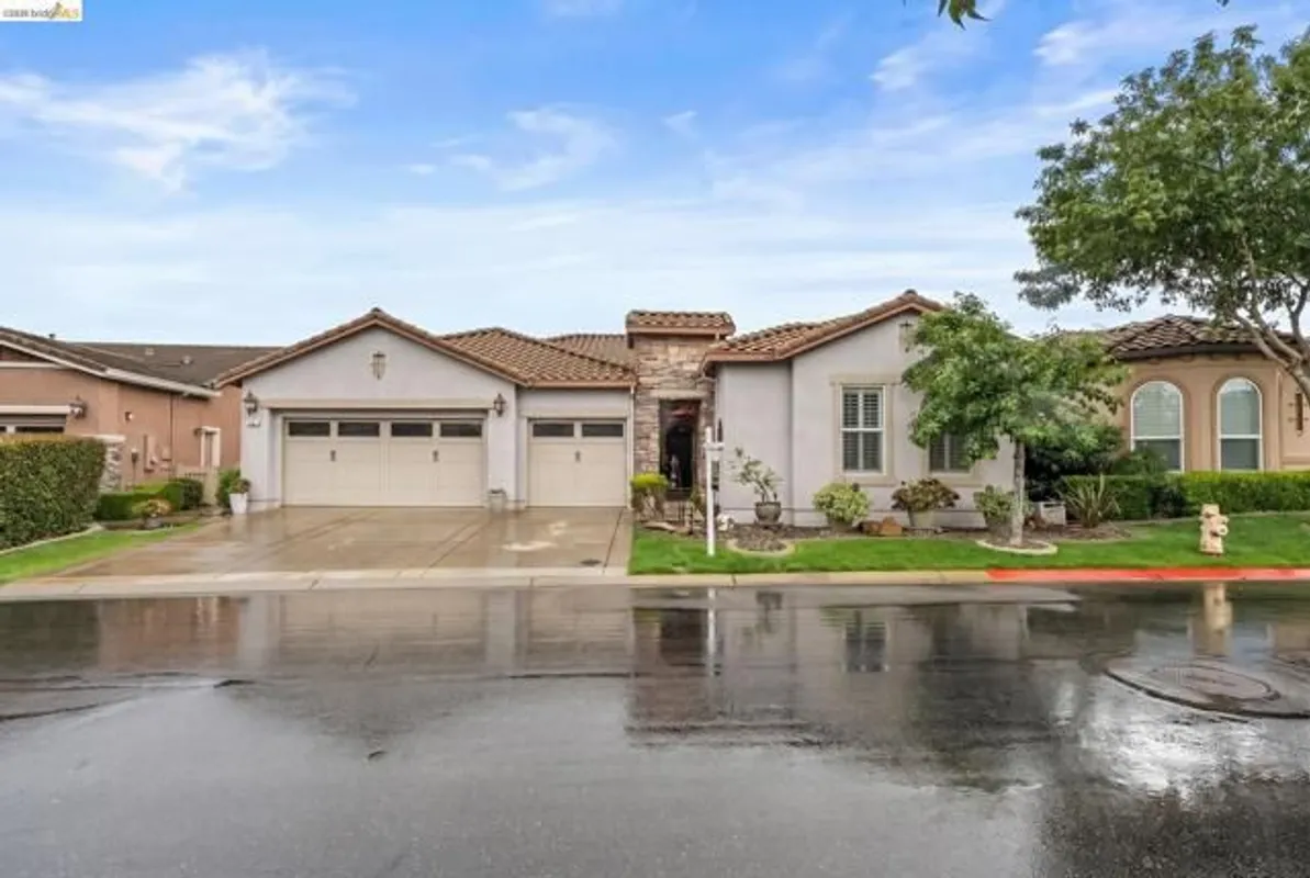 Property Slideshow image 1 of 17 | 320 riverwood ln, Rio Vista, CA, 94571
