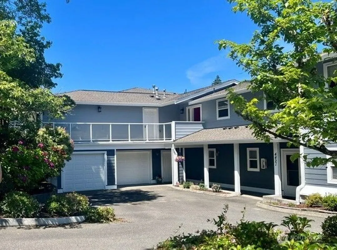 Property Slideshow image 1 of 20 | 4423 providence point pl 2628, Issaquah, WA, 98029
