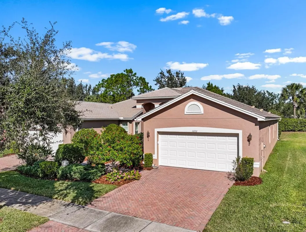 Property Slideshow image 1 of 47 | 16252 amethyst key dr, Wimauma, FL, 33598
