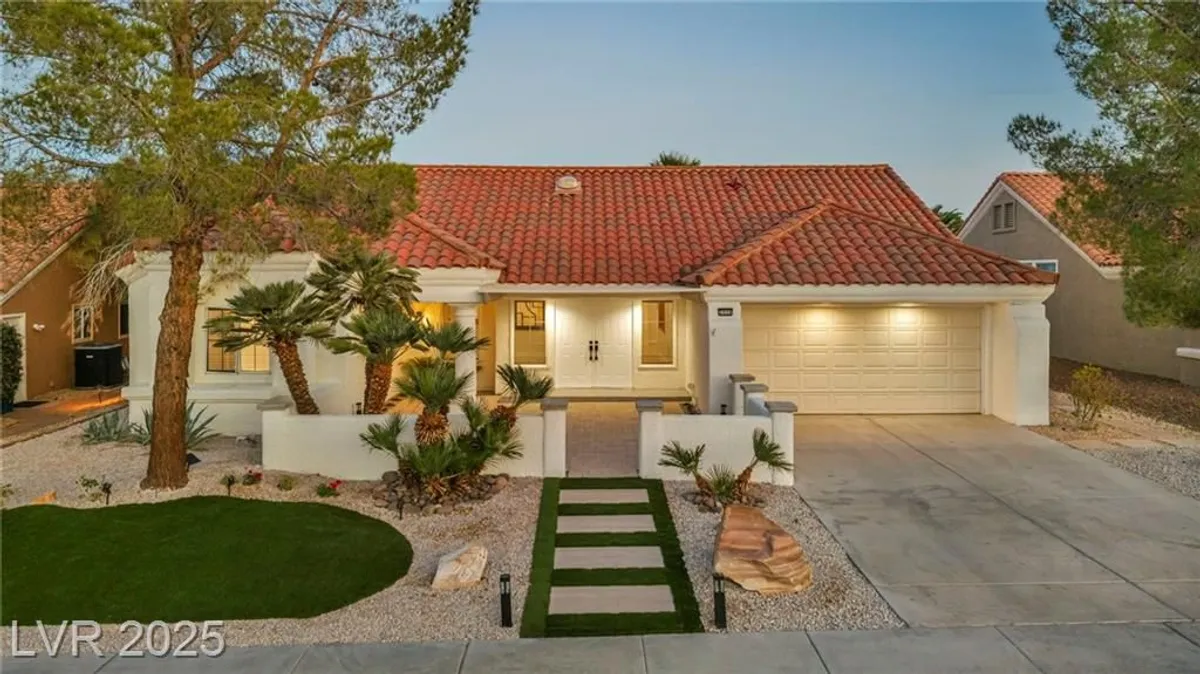 Property Slideshow image 1 of 70 | 2920 crown ridge dr, Las Vegas, NV, 89134