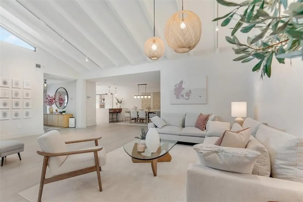 Property Slideshow image 1 of 25 | 8569 casa del lago, Boca Raton, FL, 33433