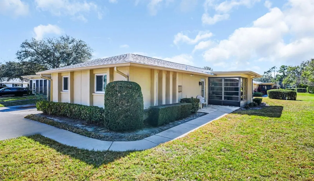 Property Slideshow image 1 of 50 | 1115 queen anne dr c, Palm Harbor, FL, 34684