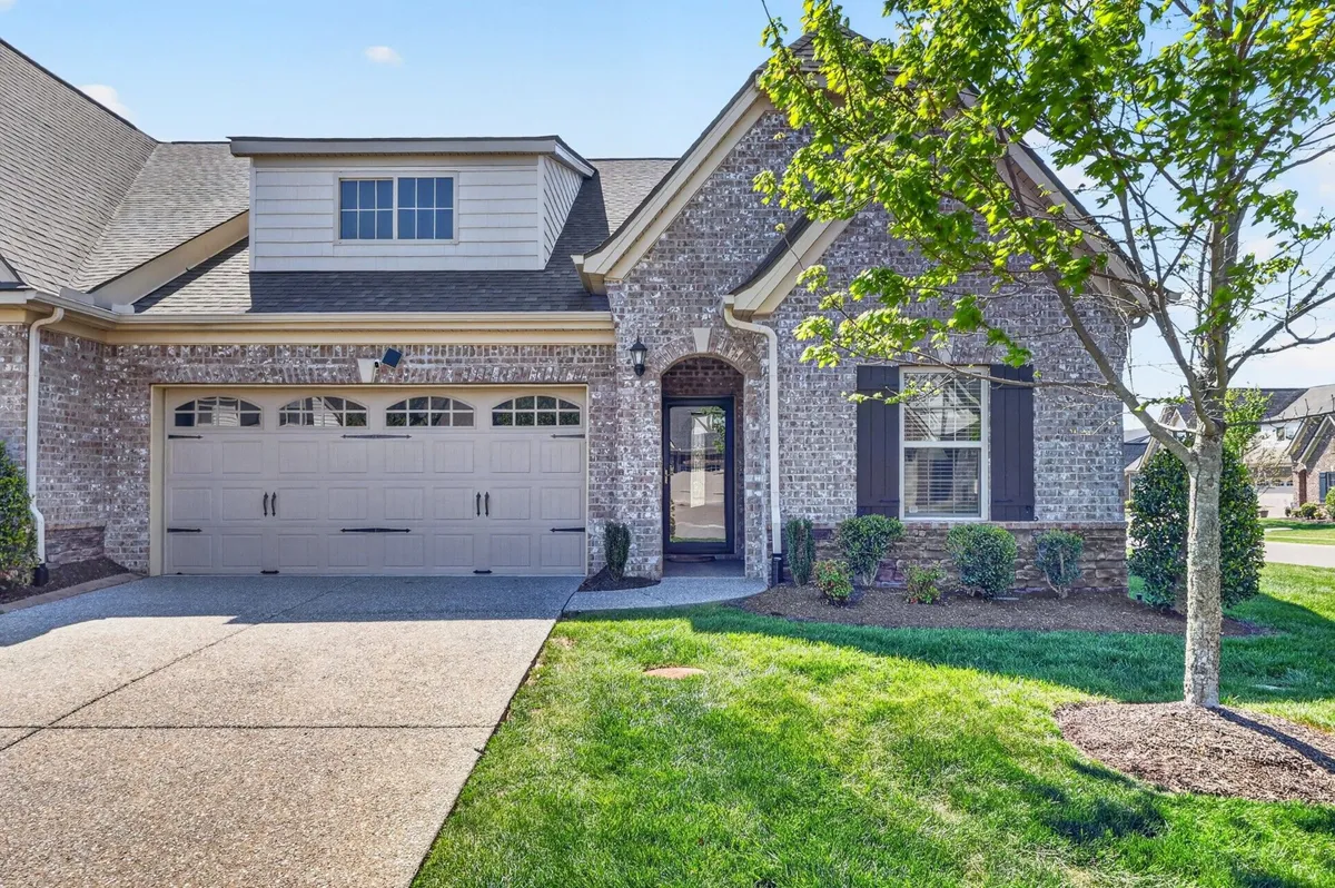 Property Slideshow image 1 of 42 | 1386 whispering oaks dr, Lebanon, TN, 37090